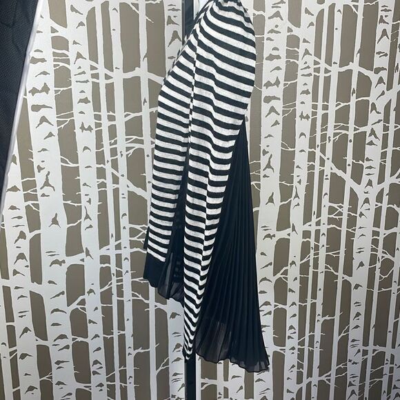 J&M Black & White Striped Sweater Sheer Pleated Back sz 42 - Picture 8 of 9